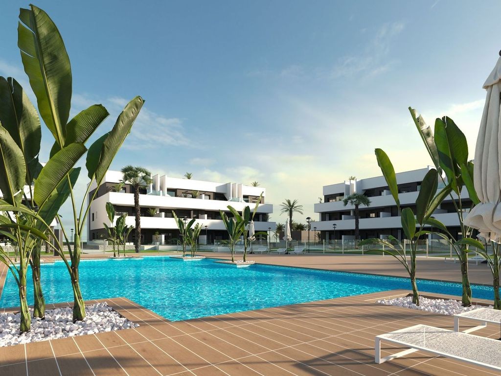 Apartment in Urbanizacion El Raso - Image 4