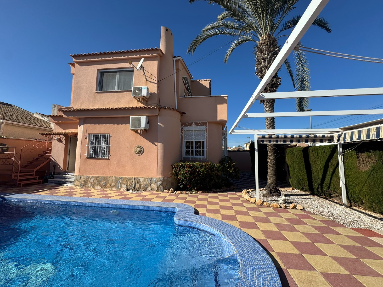 Villa in Mil Palmeras - view 1