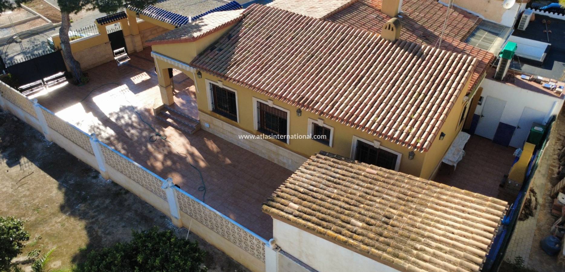 Resale - Semi-Detached Villa - Orihuela costa - Punta Prima