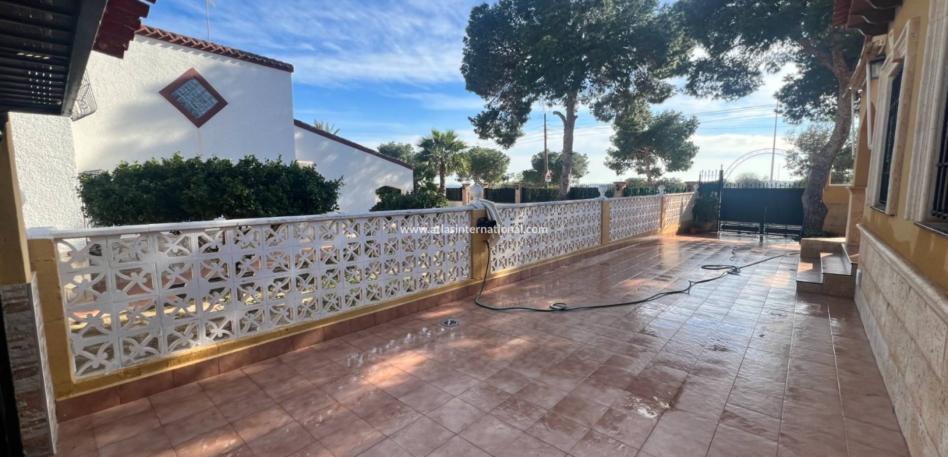 Resale - Semi-Detached Villa - Orihuela costa - Punta Prima