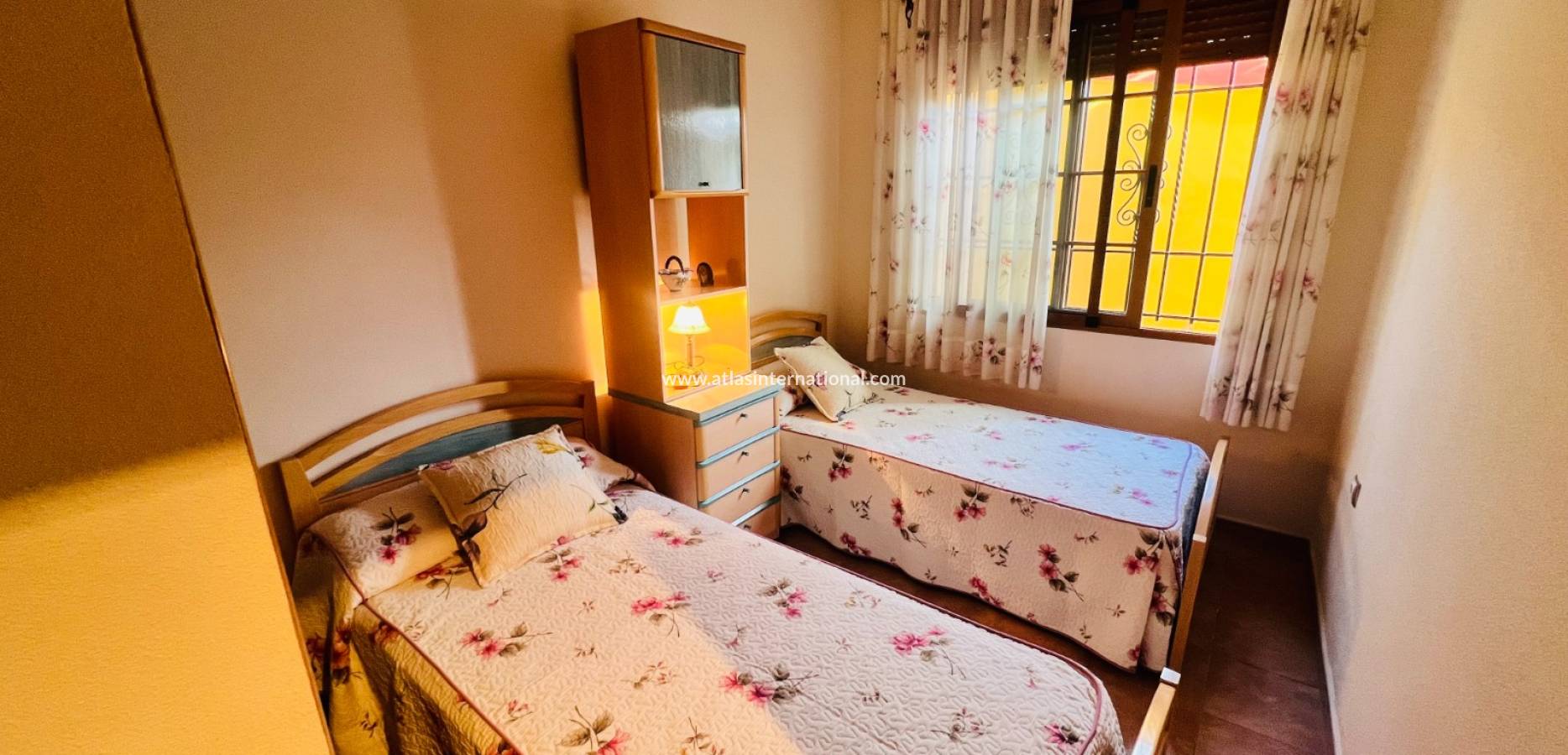 Resale - Semi-Detached Villa - Orihuela costa - Punta Prima