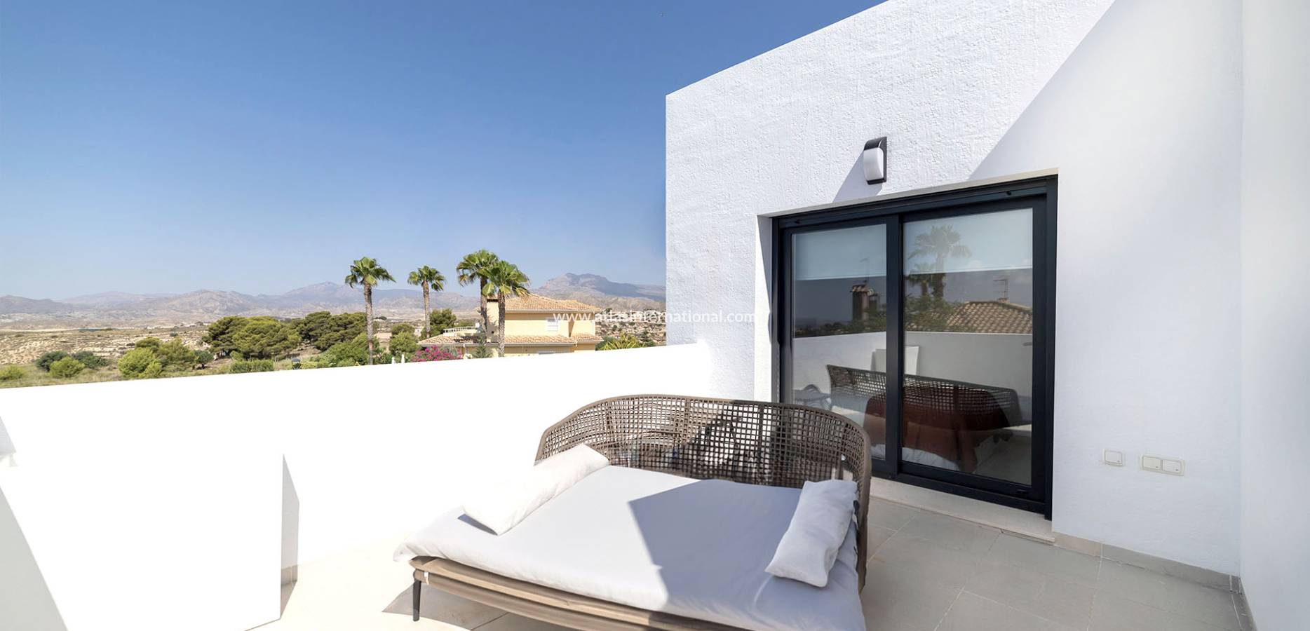  - Villa - Busot, zona Bonalba Golf (Alicante) - Spain