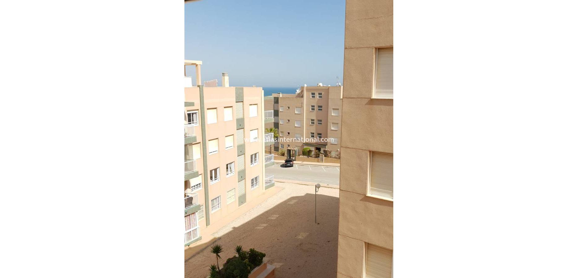 Resale - Apartamento - La Mata, Torrevieja