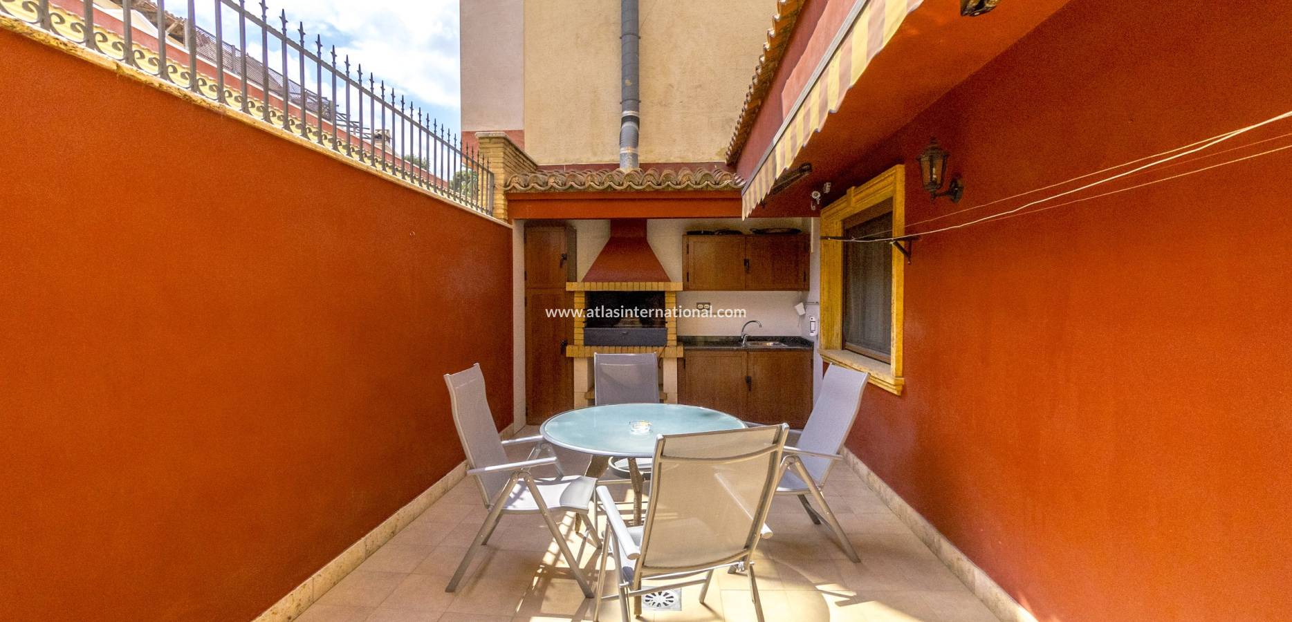 Resale - Villa - La Aparecida