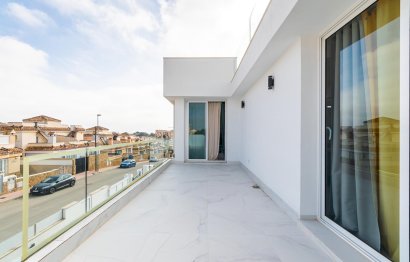 Таунхаус · Новое здание - Villamartin · Alicante · Испания