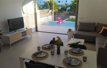 Таунхаус · Новое здание - Villamartin · Alicante · Испания