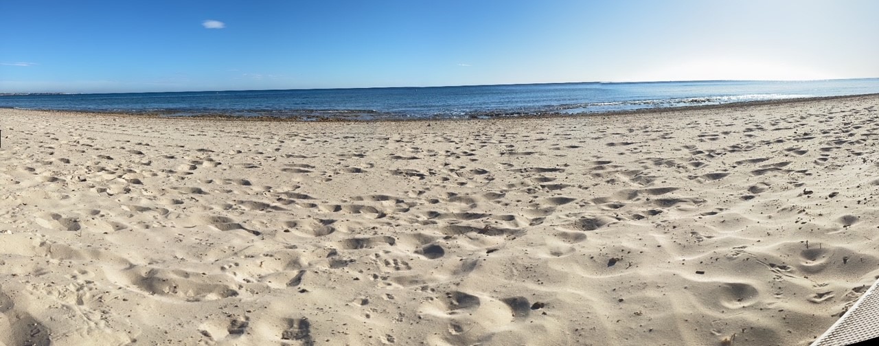 Walking distance to Long Sandy Beach