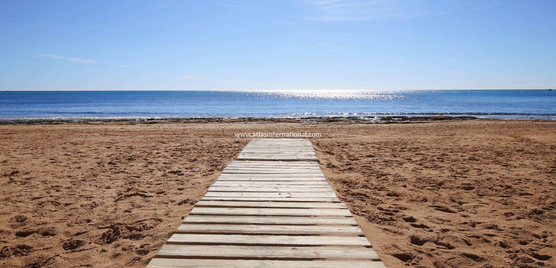 Walking distance to Long Sandy Beach